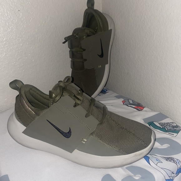Nike E-Series AD Shoes Medium Olive Green DV2436-201‎ Men's 11 USED